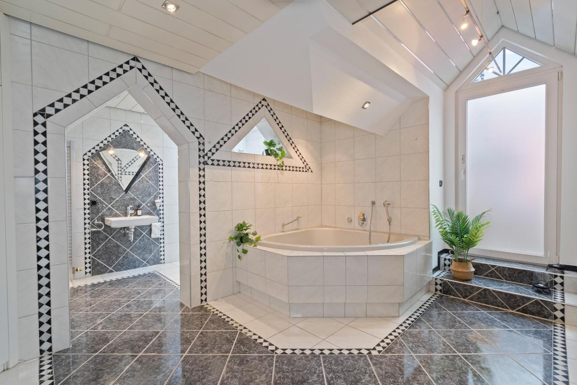 Stadtoase Fulda Mit Flair - Whirlpool, Balkon, 2Xparkplaetze, Highspeed Wlan Exterior foto