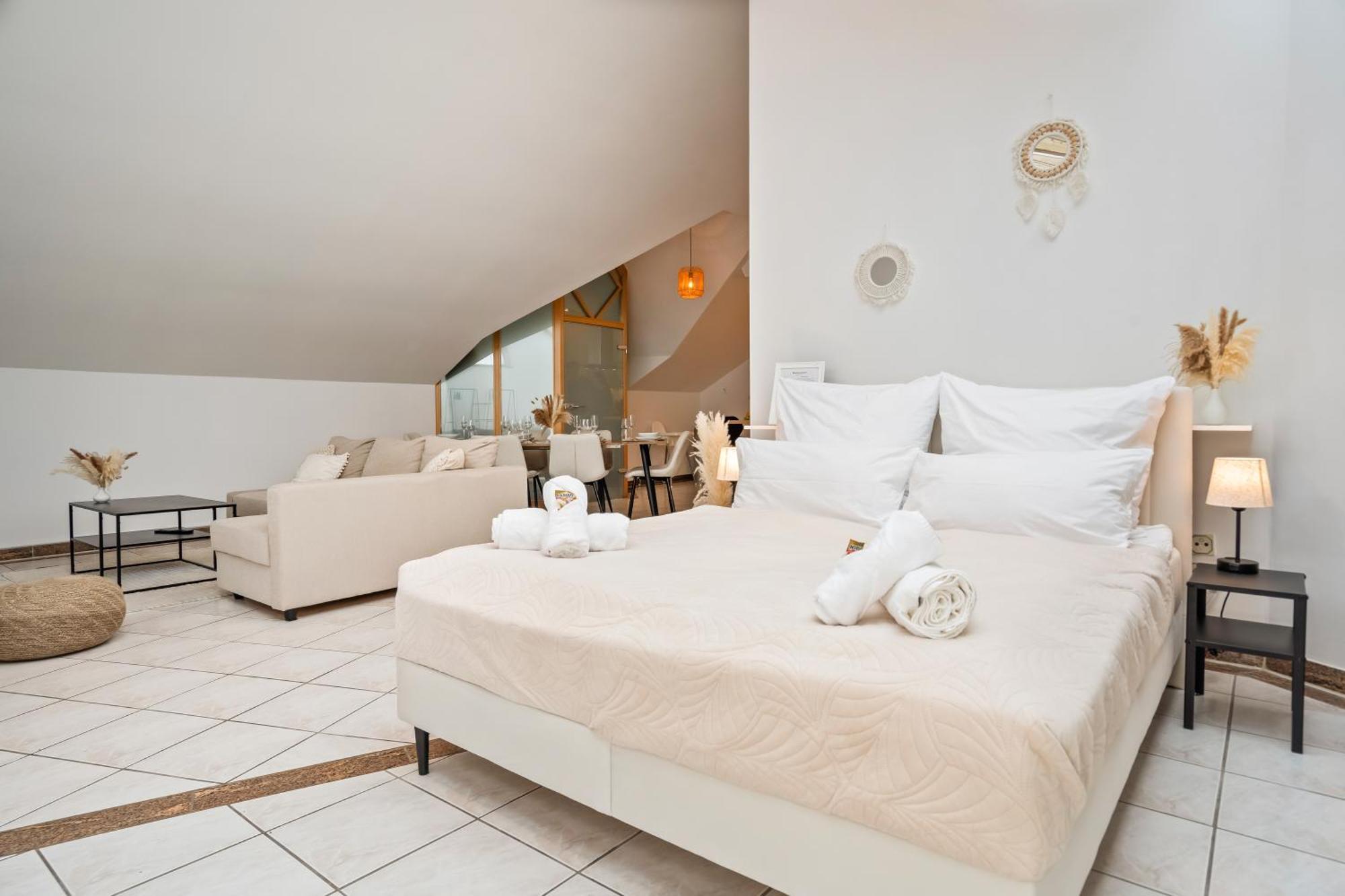 Stadtoase Fulda Mit Flair - Whirlpool, Balkon, 2Xparkplaetze, Highspeed Wlan Exterior foto
